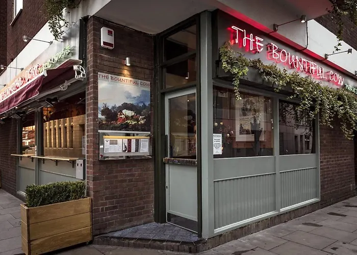 Compact Comfort: Your London Basecamp