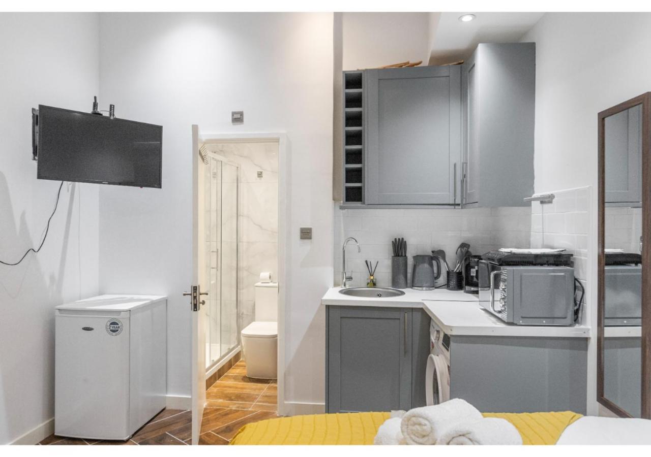 Compact Comfort: Your Basecamp Londres